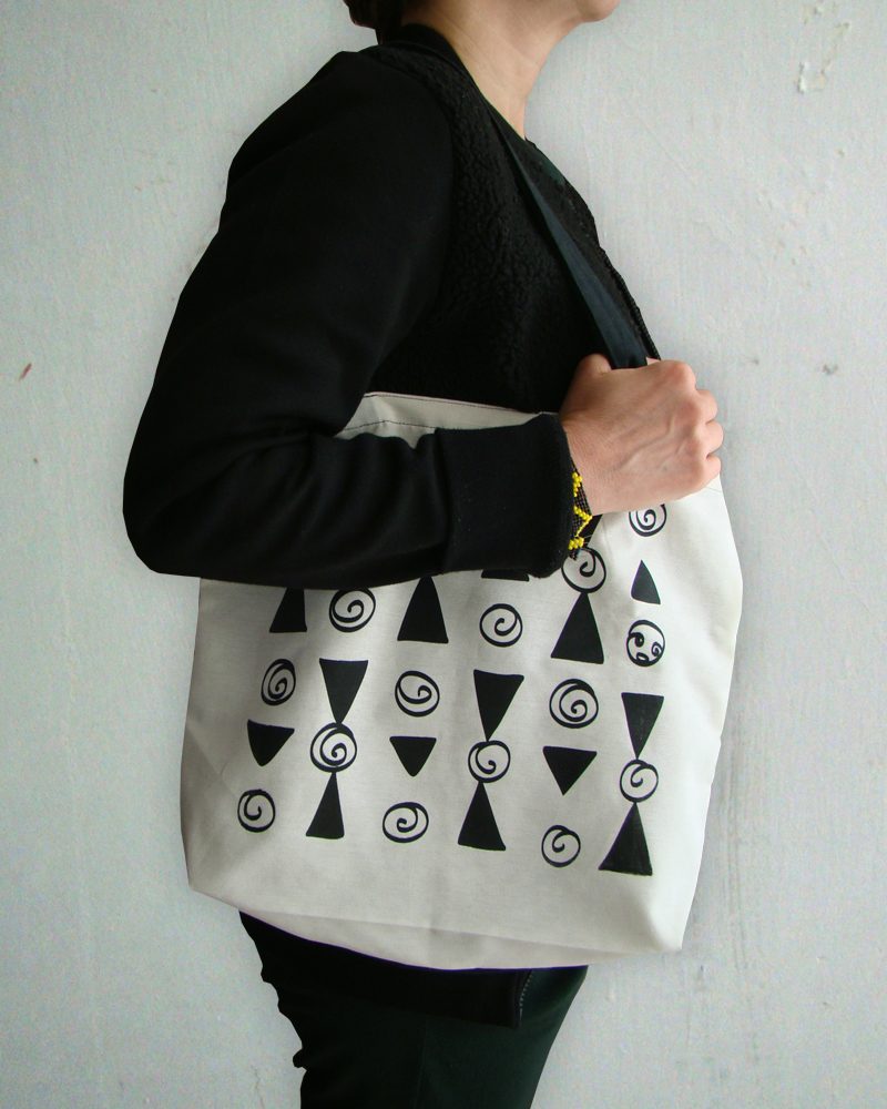 holding tote
